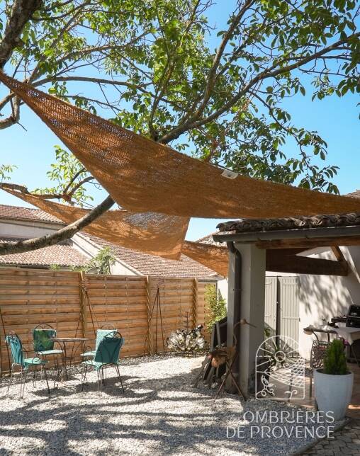 Voile d'ombrage triangulaire à suspendre