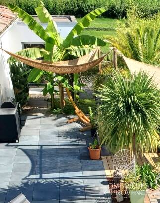 Voile d'ombrage triangulaire en coco à suspendre pour terrasse