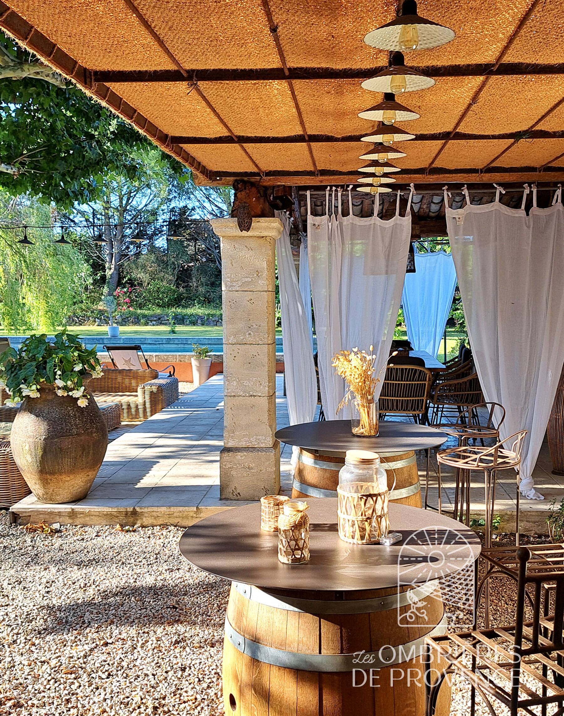 Toile d'ombrage ultra dense pour pergola en fer forgé