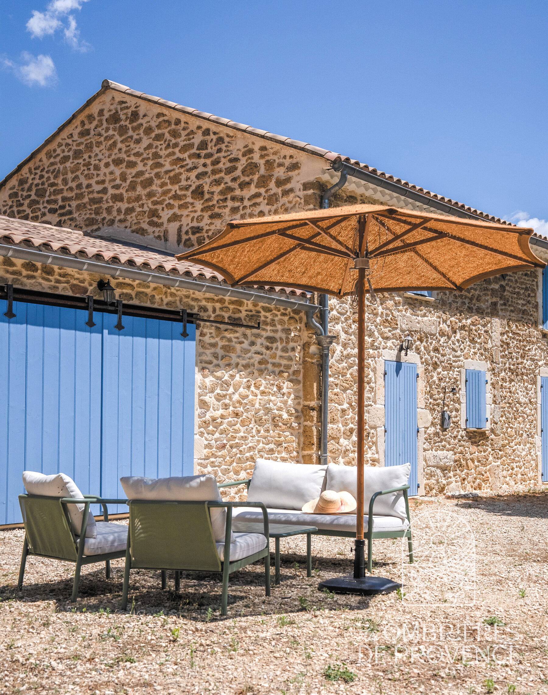 Ambiance parasol rond en coco