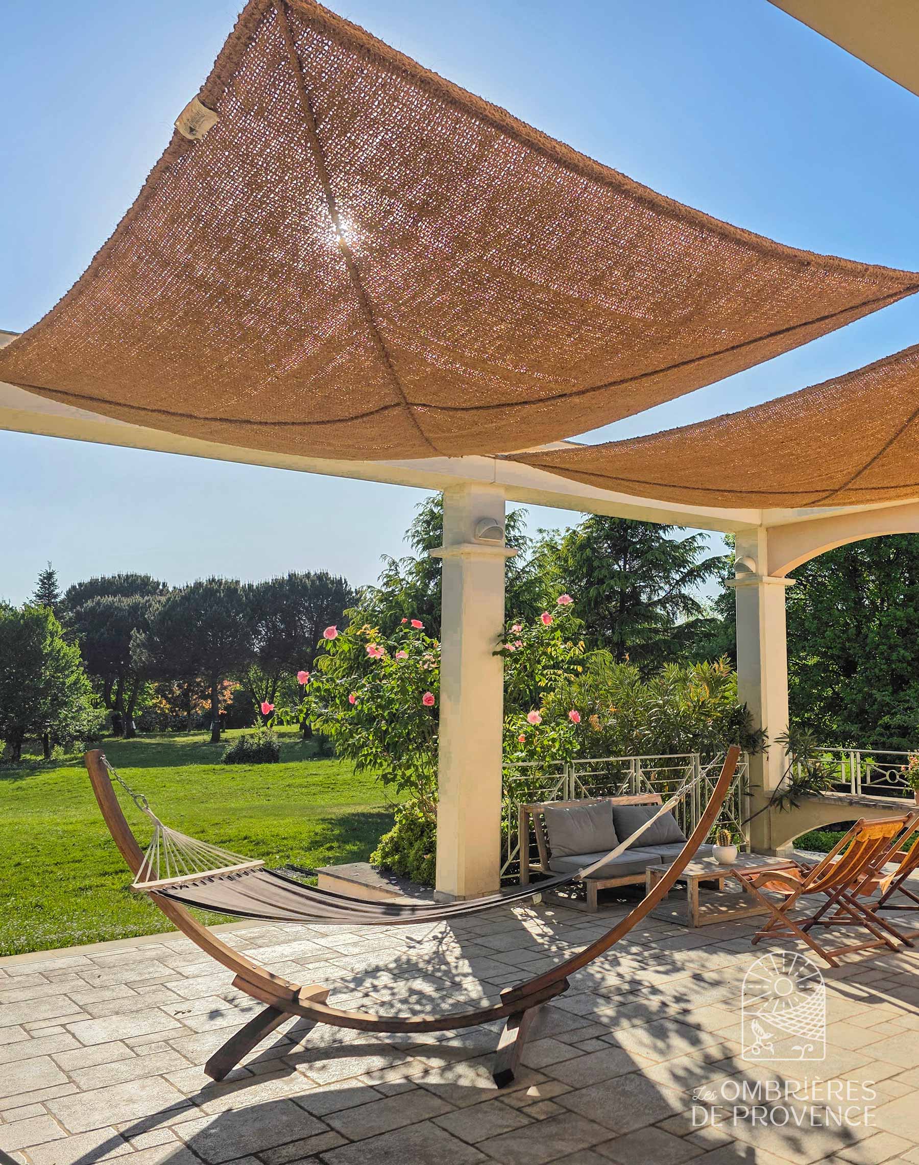 Toldo COCO ROBUSTA con cuatro puntos de fijación
