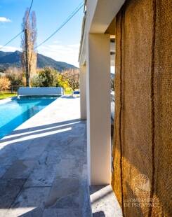 Store enroulable en fibre de coco pour piscine