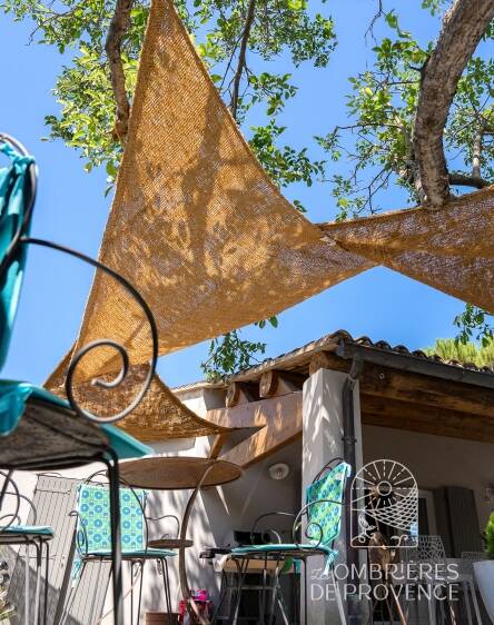 Voile d'ombrage triangulaire en coco à suspendre