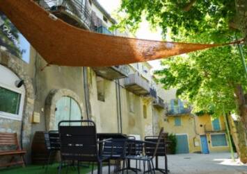 Ombrière triangulaire snac Nyons