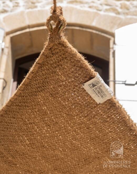 Fixer une Voile d'ombrage COCO ROBUSTA triangulaire