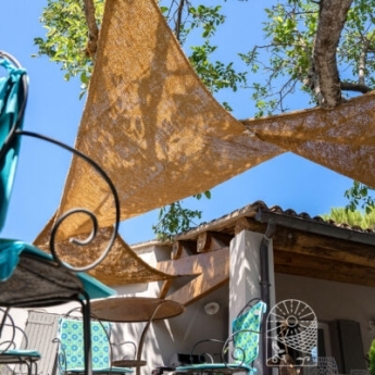 Toile d'ombrage triangulaire en coco à suspendre