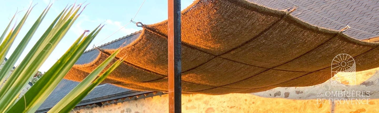 Ombrière coco avec poteau de fixation