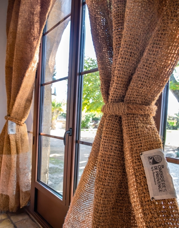 Rideau en coco à œillets attachés